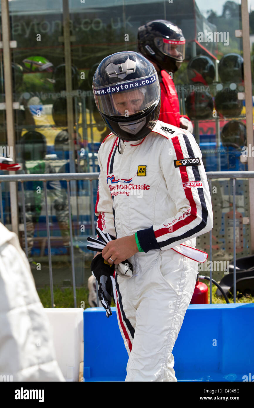 Strictly Come Dancing di Brendan Cole prendendo parte a Go-Karting al Mercedes-Benz World presso il famoso circuito di Brooklands nel Surrey, la raccolta di fondi per l'Henry Surtees Foundation. Brooklands 01.07.2014 Theodore Liasi/Alamy Live News Foto Stock