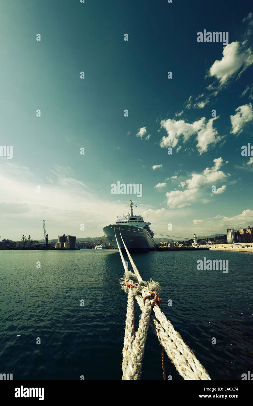 Spagna, Malaga, Porto, nave ormeggiata Foto Stock