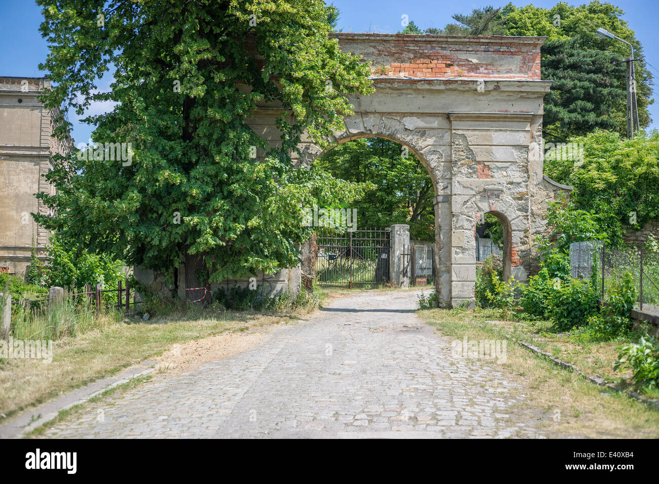 Rovinato vecchio palazzo Mrowiny Bassa Slesia Polonia Foto Stock
