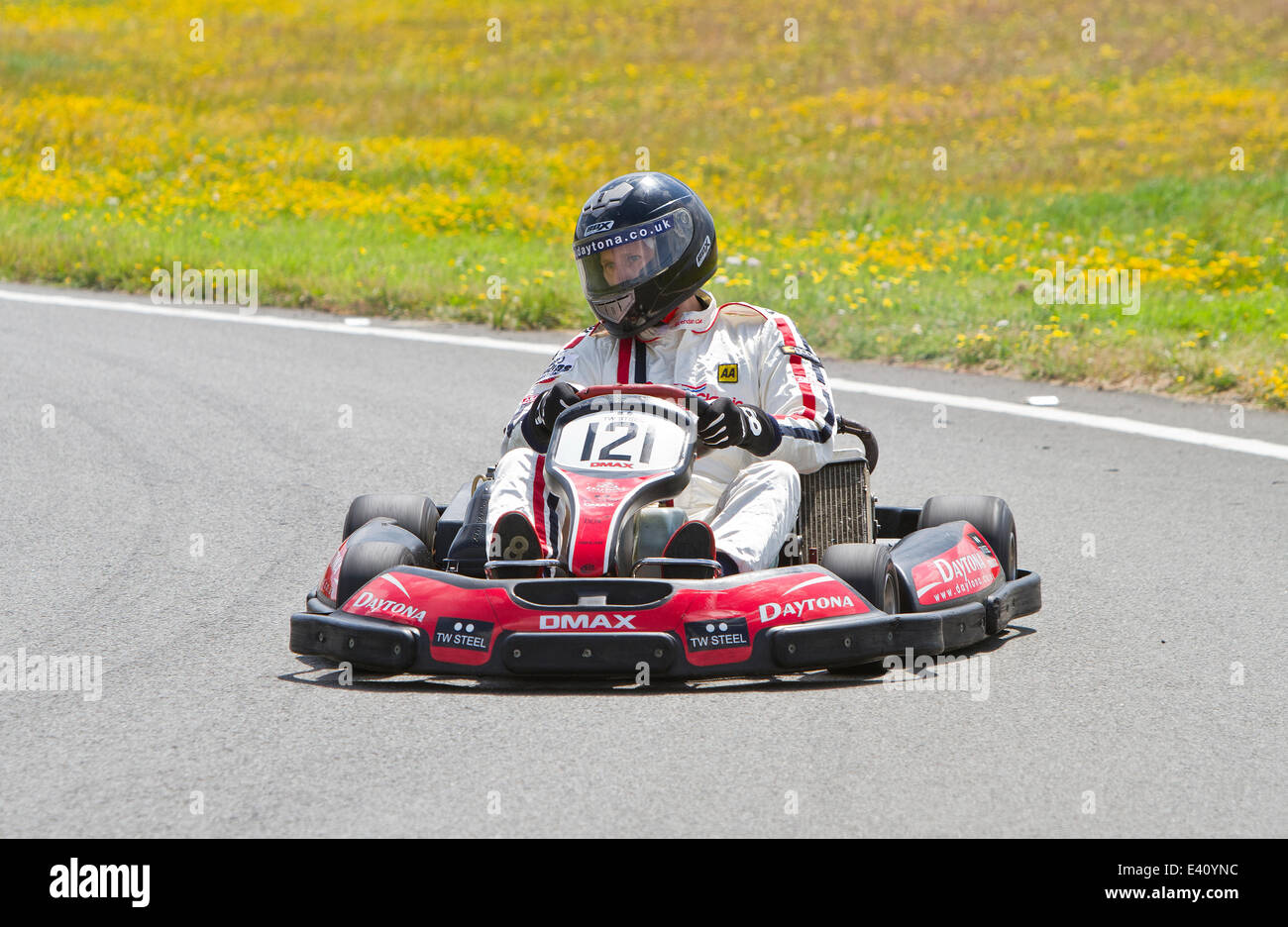 Strictly Come Dancing di Brendan Cole prendendo parte a Go-Karting al Mercedes-Benz World presso il famoso circuito di Brooklands nel Surrey, la raccolta di fondi per l'Henry Surtees Foundation. Brooklands 01.07.2014 Theodore Liasi/Alamy Live News Foto Stock