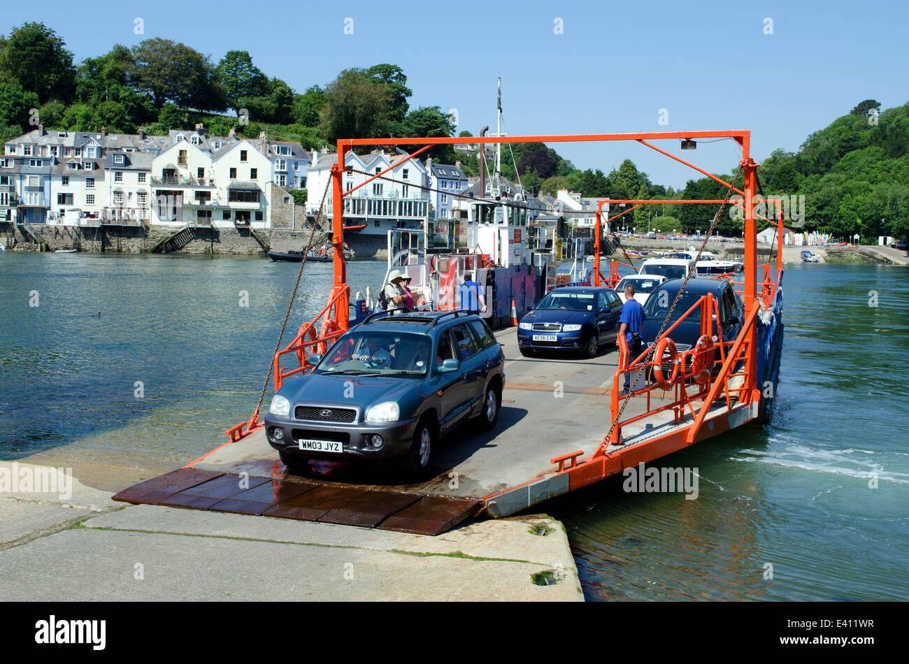 Il Fowey al traghetto Bodinnick in atterraggio a Bodinnick in Cornwall, Regno Unito Foto Stock