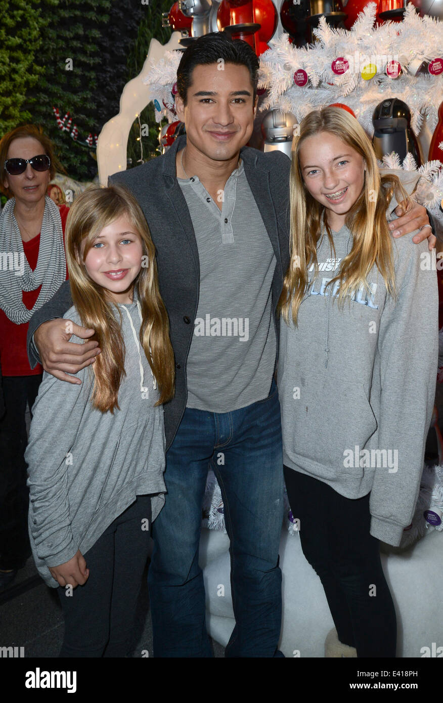 Mario Lopez si unisce Nescafe Dolce Gusto per ospitare una vacanza pop-up e albero cerimonia di illuminazione dotato di: Mario Lopez dove: Los Angeles, California, Stati Uniti quando: 13 Dic 2013 Foto Stock