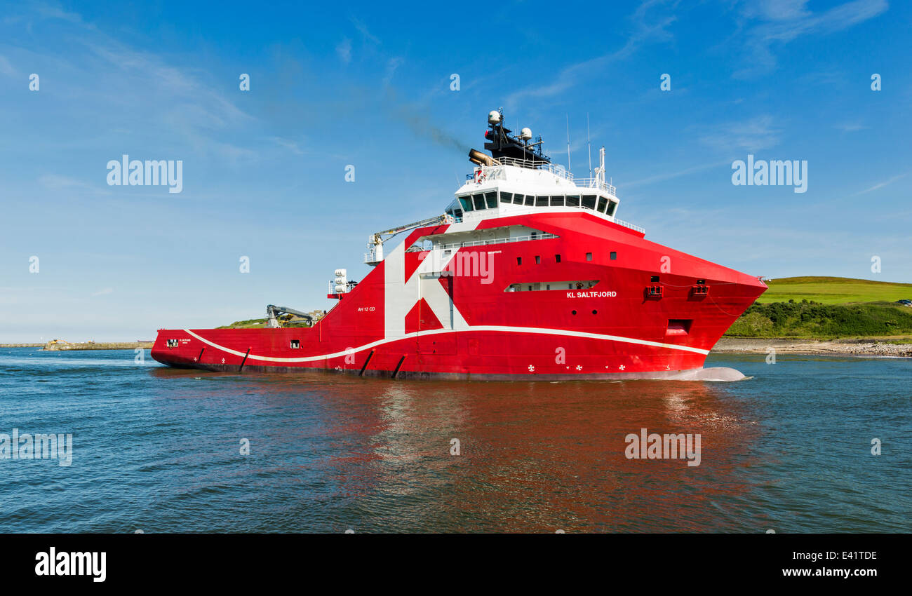 Il petrolio del Mare del Nord la nave KL SALTFJORD entrando in porto di Aberdeen Scotland Foto Stock