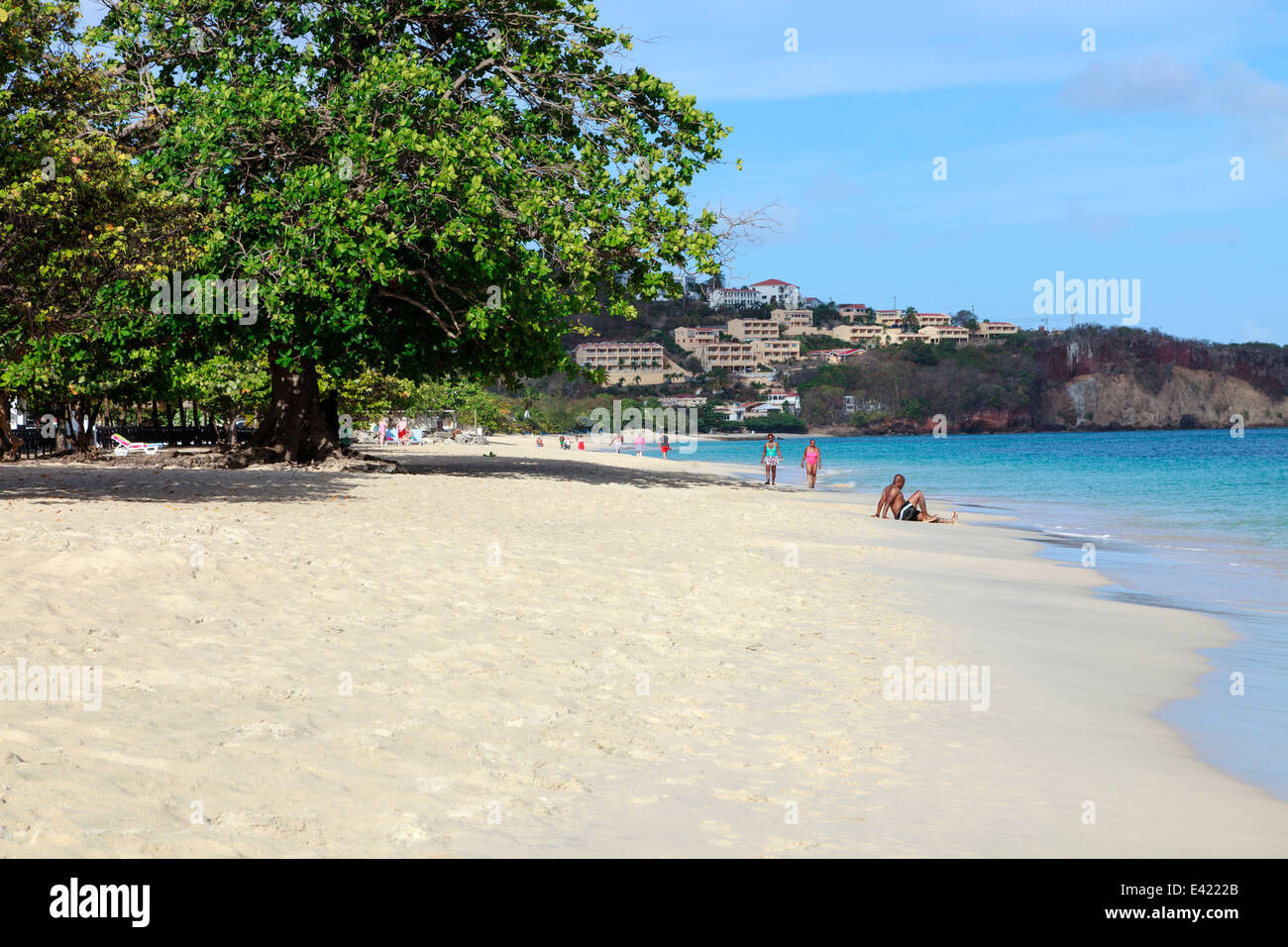 Vista sud sulla Grand Anse spiaggia verso il punto di quarantena, St George, Grenada, West Indies Foto Stock