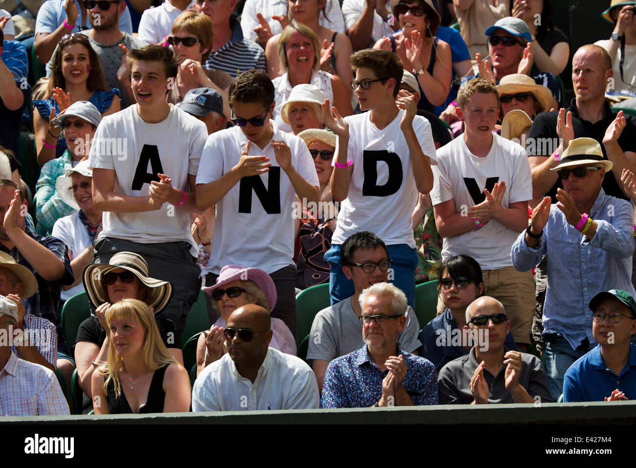 Londra, Regno Unito. 2 Luglio, 2014. Wimbledon Tennis Championships. Corrispondenza tra Grigor Dimitrov e Andy Murray. Foto: Andy Murray fan Foto: Henk Koster/Tennisimages/Alamy Live News Foto Stock