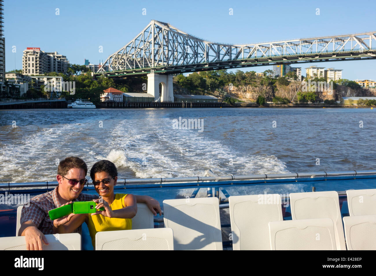 Brisbane Australia,Brisbane River,Story Bridge,CityCat,traghetto,barca,passeggeri motociclisti,riders,Trans link,Trans link,QueenslandFerries,Ferr Foto Stock