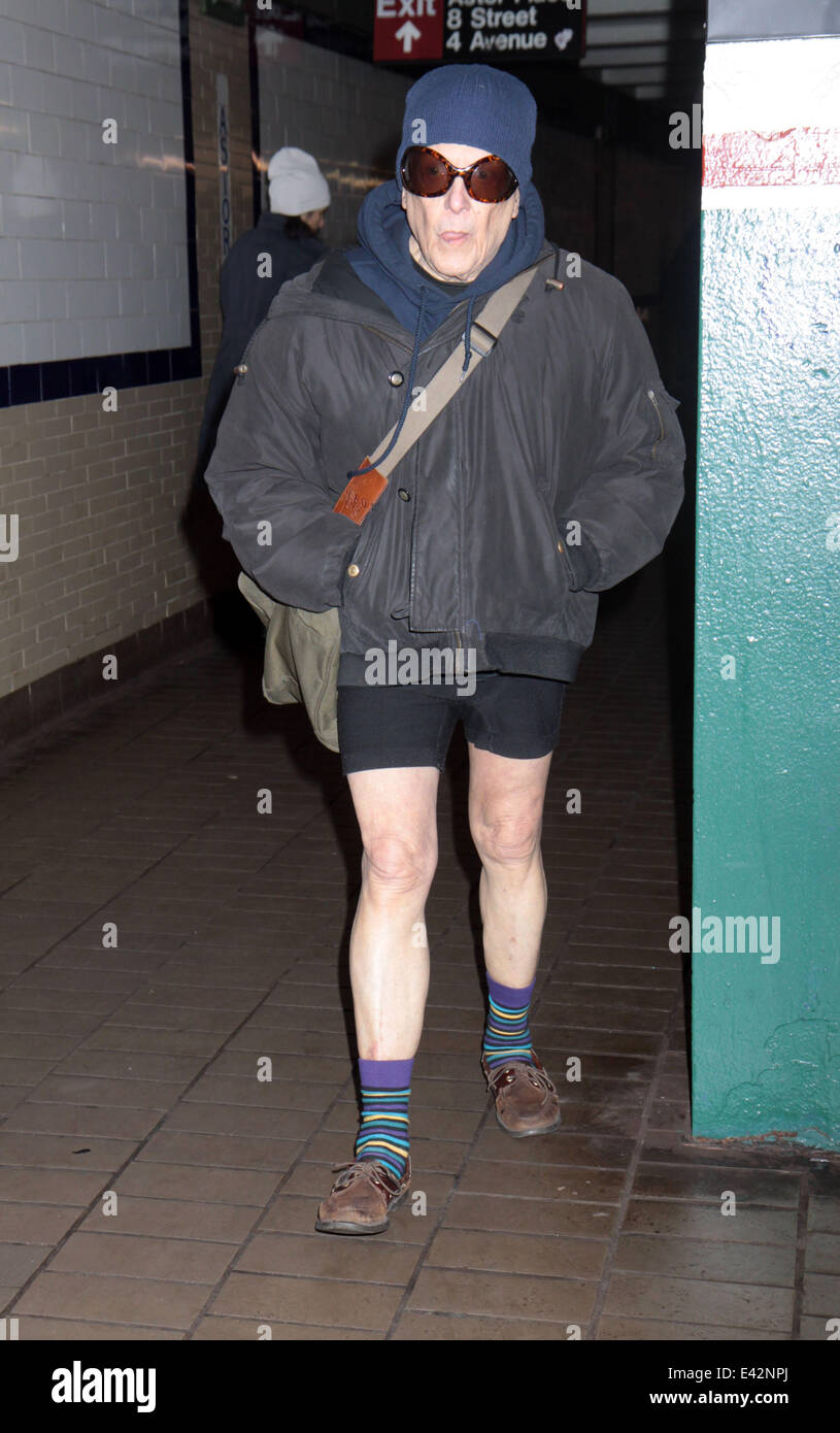 In oltre 60 città il Senza pantaloni di Metropolitana di emozioni e colpi di persone che vedere persone in sella alla metropolitana senza i loro pantaloni su, NYC è stata la prima città ad avviare questo evento nel 2001. Dotato di: Senza pantaloni di metropolitana dove: New York New York, Stati Uniti siamo Foto Stock