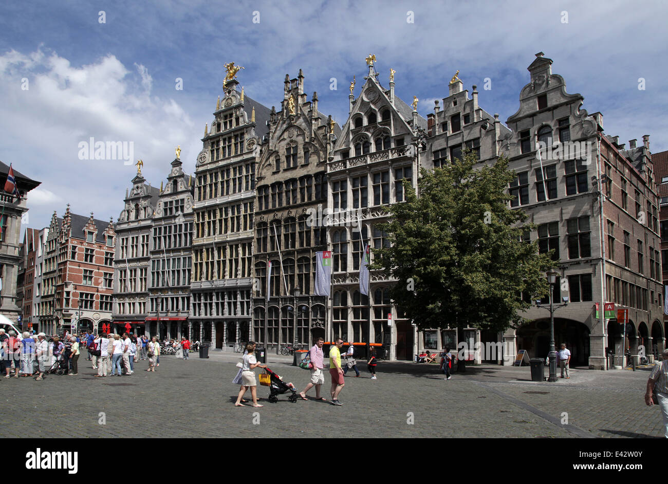 La grande piazza del mercato.Il cuore del centro storico medievale di Anversa.Belgio. Foto Stock