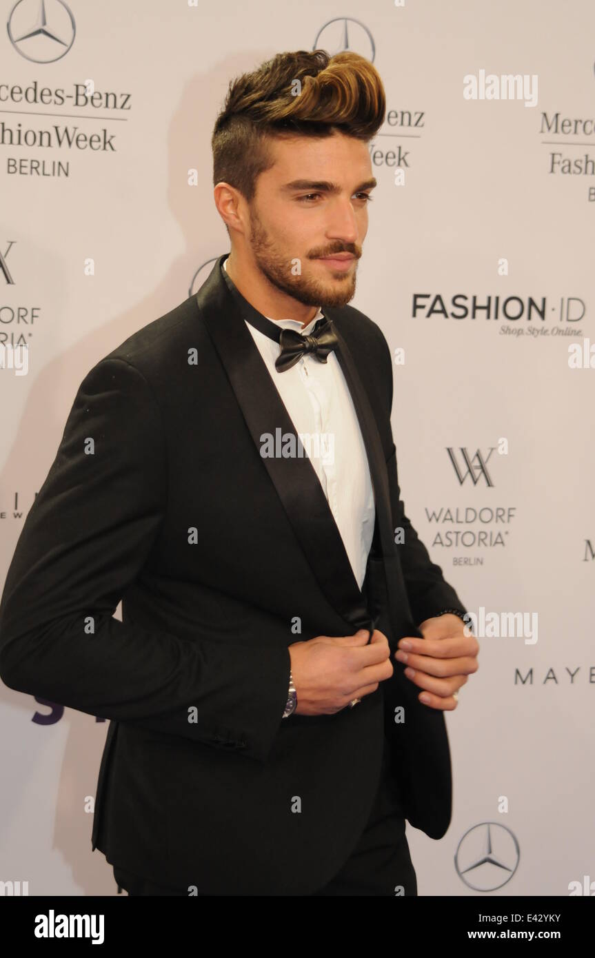 Mercedes-Benz la settimana della moda di Berlino 2014 al Brandenburger Tor - Stylight Fashion Blogger Awards arrivi con: Mariano Di Vaio Dove: Berlino, Germania Quando: 14 Gen 2014 Foto Stock