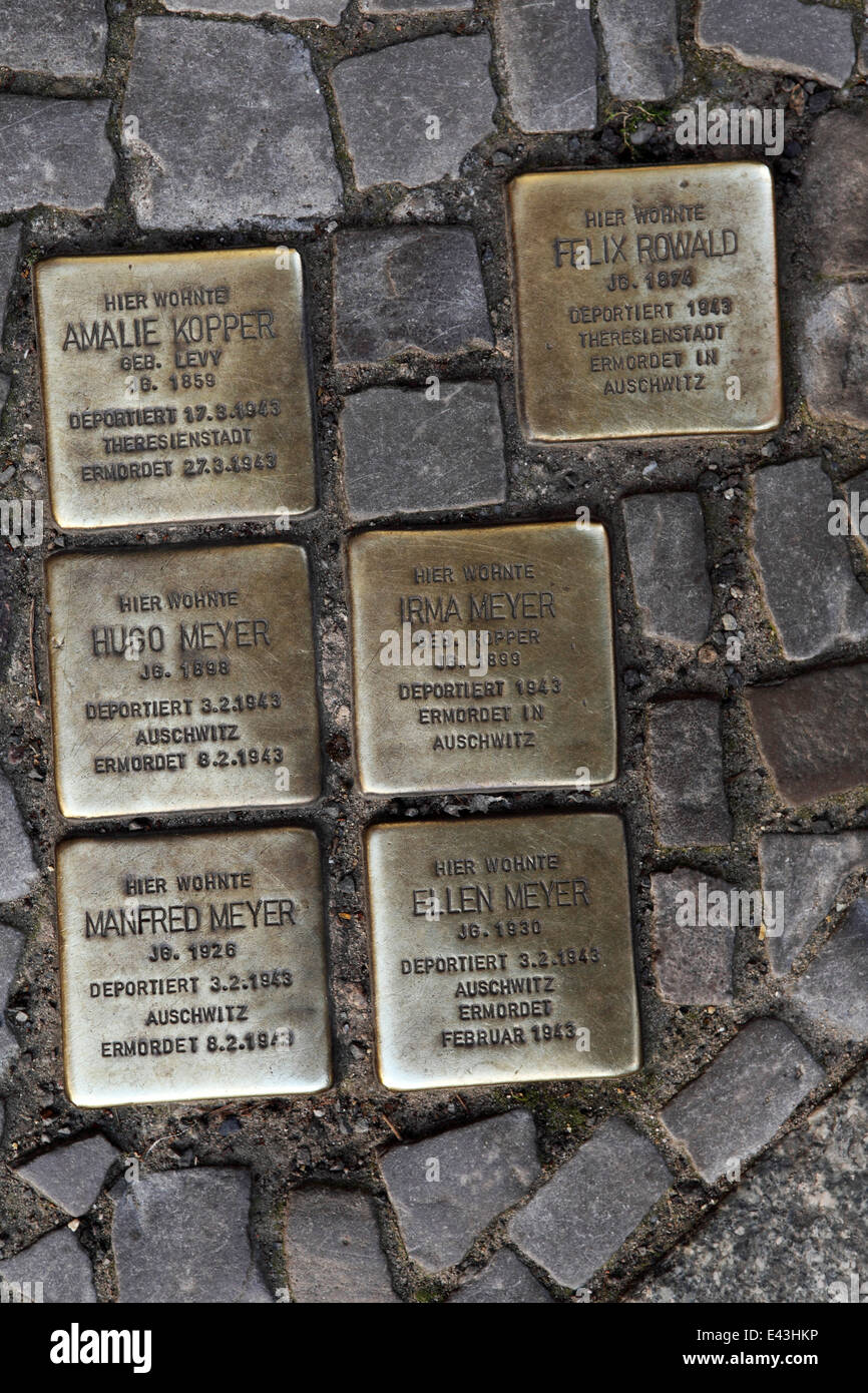 Le pietre di inciampo (Stolpersteine) di Berlino, Germania. Foto Stock