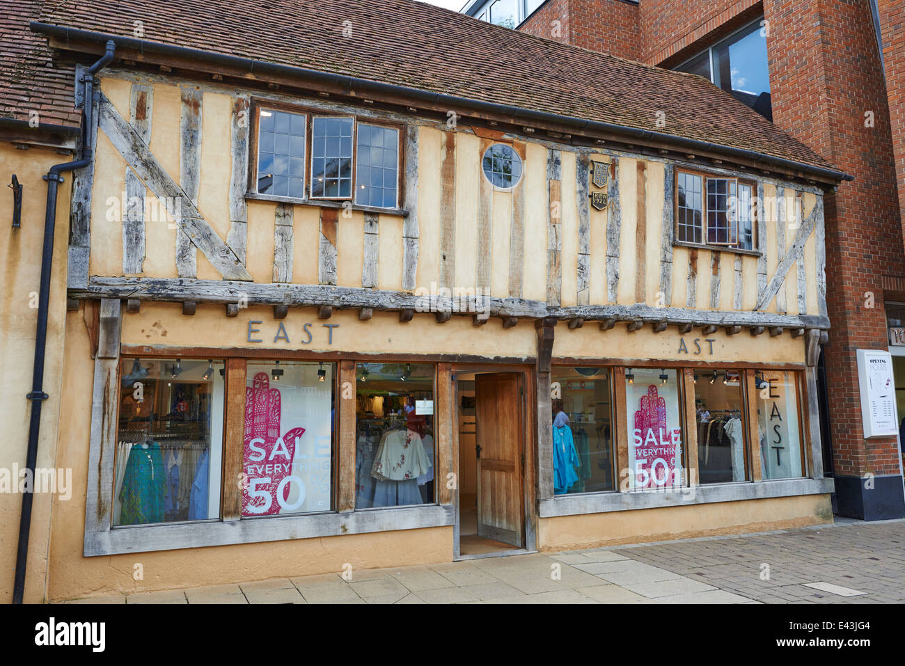 La struttura di legno in stile Tudor Shop High Street Solihull West Midlands, Regno Unito Foto Stock