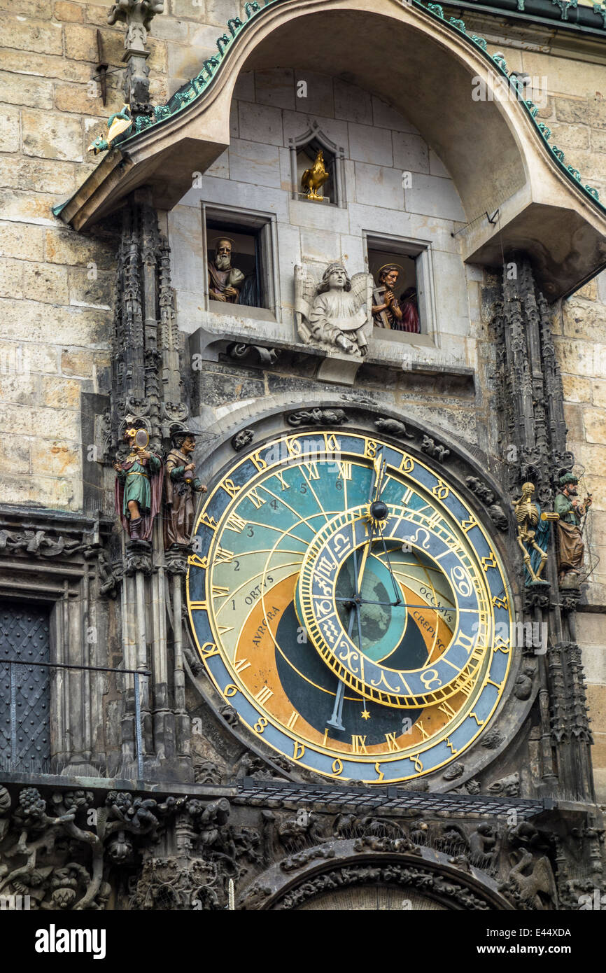 Torre dell'orologio di piazza della città vecchia di Praga Foto stock -  Alamy