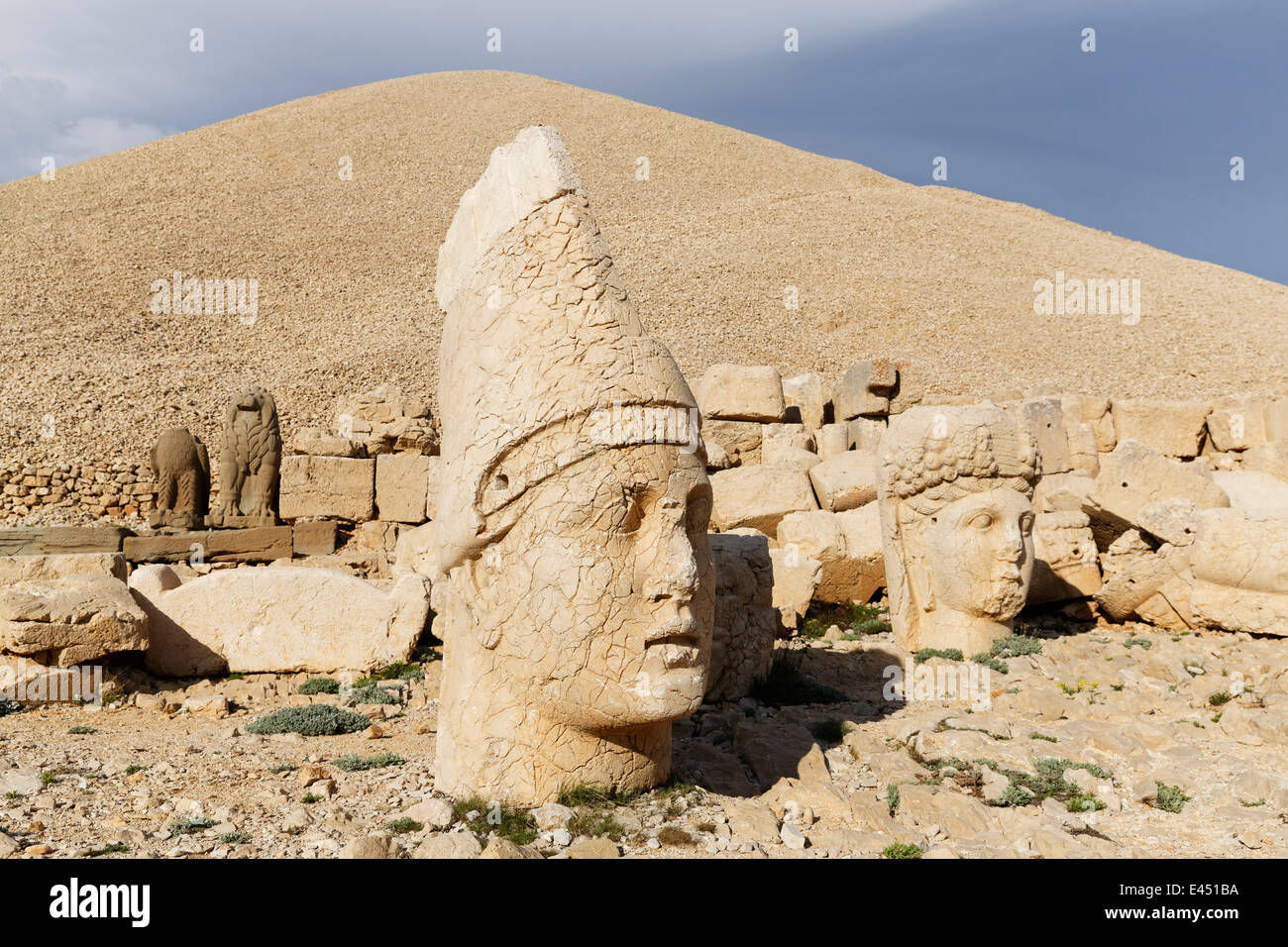 Capi di Antioco e Tyche di Commagene, western terrace, tomba di Antioco, monte Nemrut, Nemrut Dagi, Adiyaman provincia Foto Stock