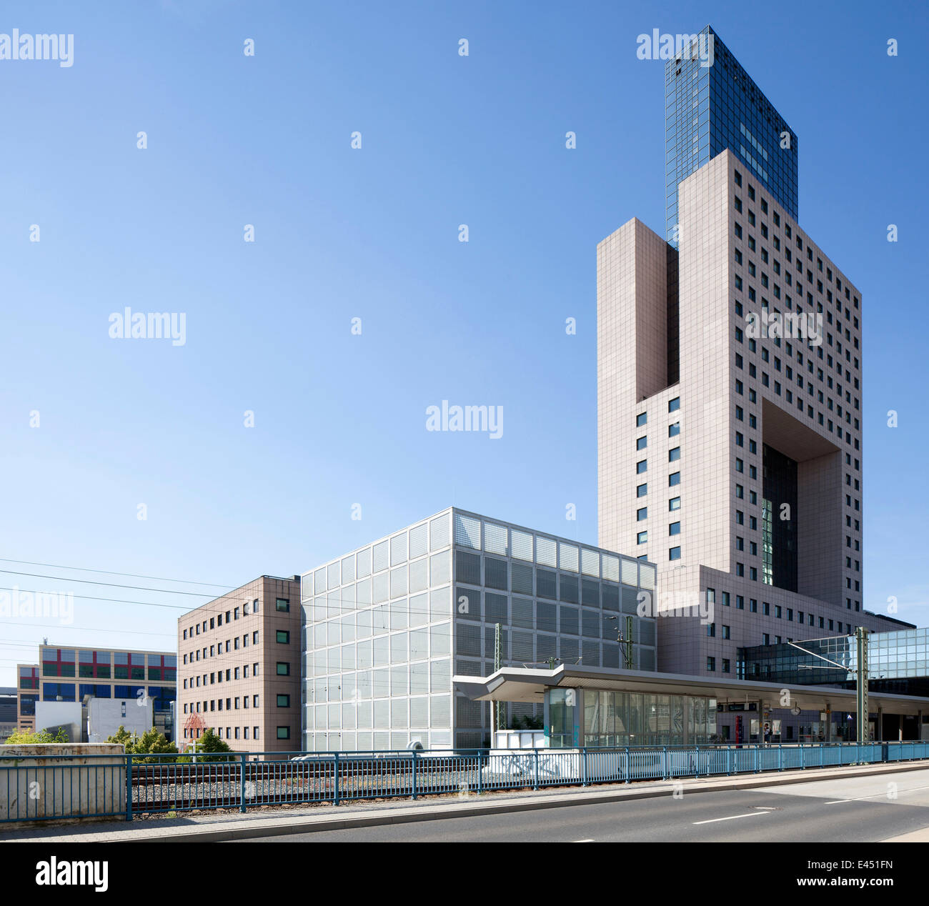 Torhaus, un punto di riferimento e di amministrazione edificio della Frankfurter Messegesellschaft fiere azienda Foto Stock