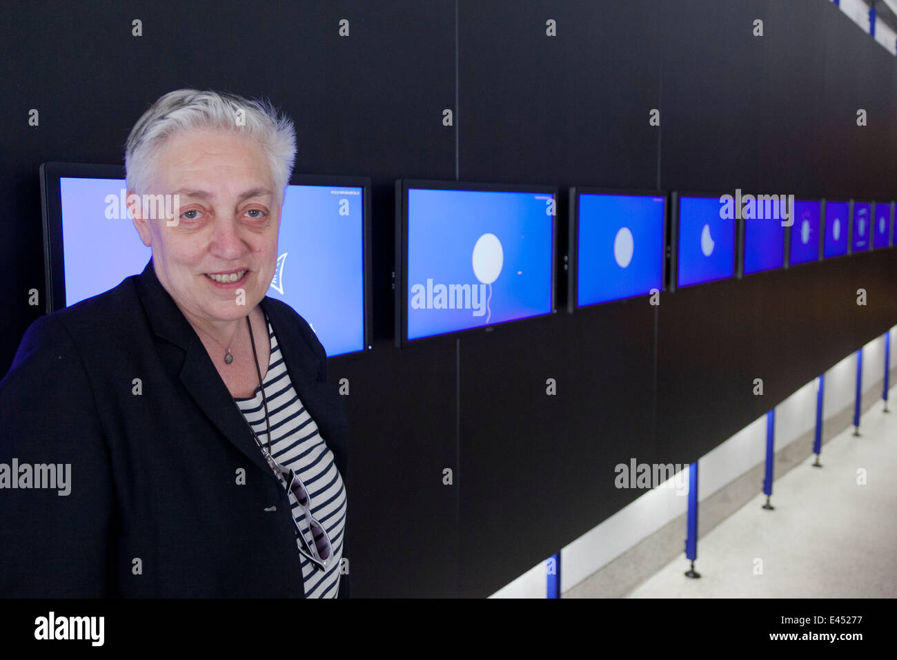 Ruth Mackenzie assiste il 'Digital Revolution' mostra presso il Barbican, Londra Foto Stock