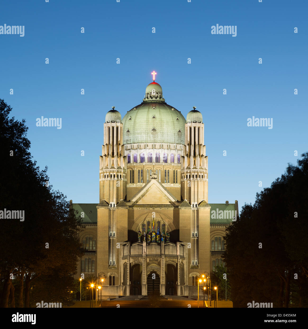 La basilica nazionale del Sacro Cuore al tramonto, Bruxelles, Belgio Foto Stock