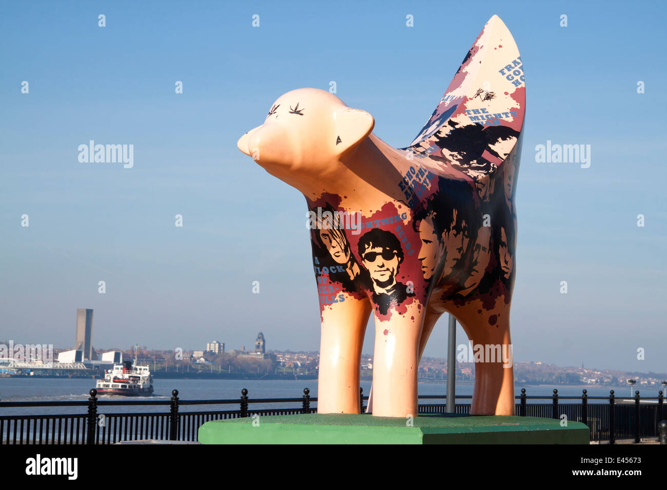 Scultura Superlambanana al di fuori del museo marittimo sul lungomare di Liverpool. Foto Stock