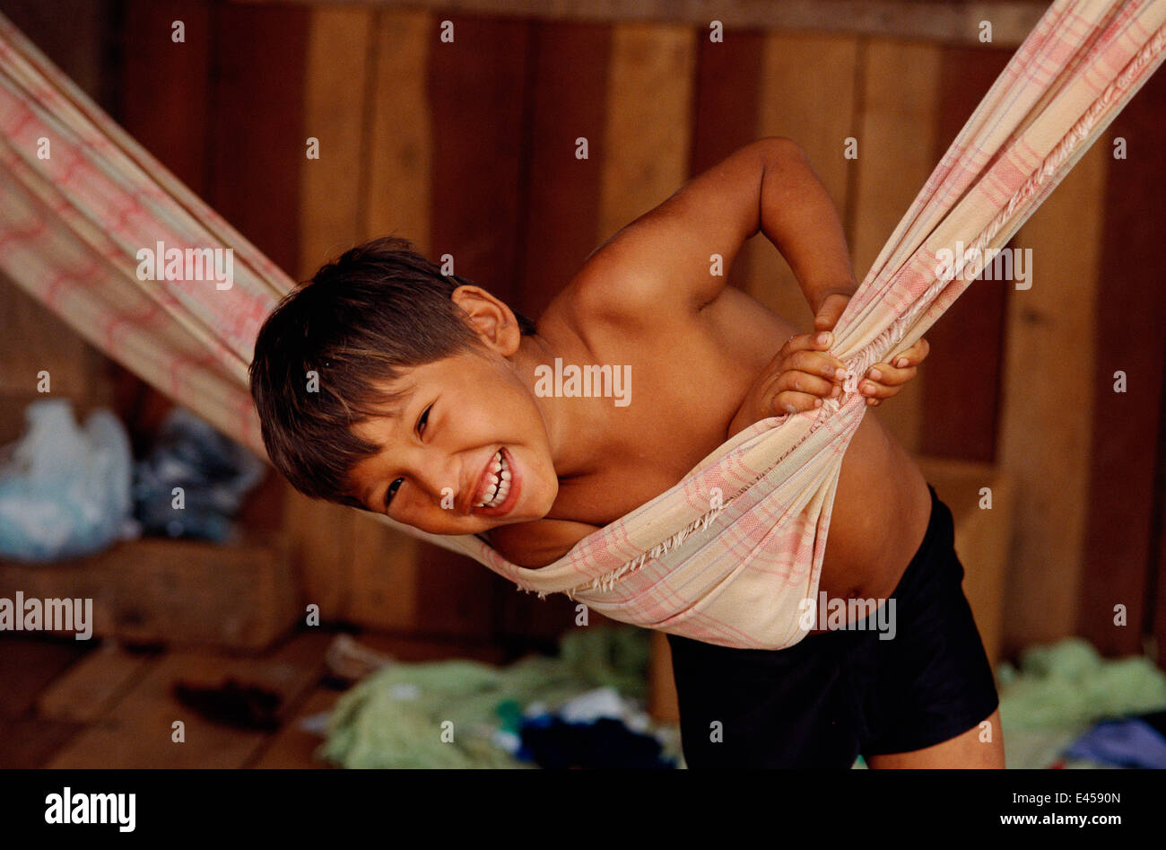 Caboclo boy in amaca, Manaus, Amazonia, Brasile. Foto Stock