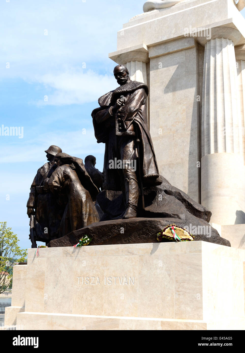 Ungheria Budapest rinnovato Kossuth Lajos Square Conte Tisza Istvan statua dettaglio Foto Stock