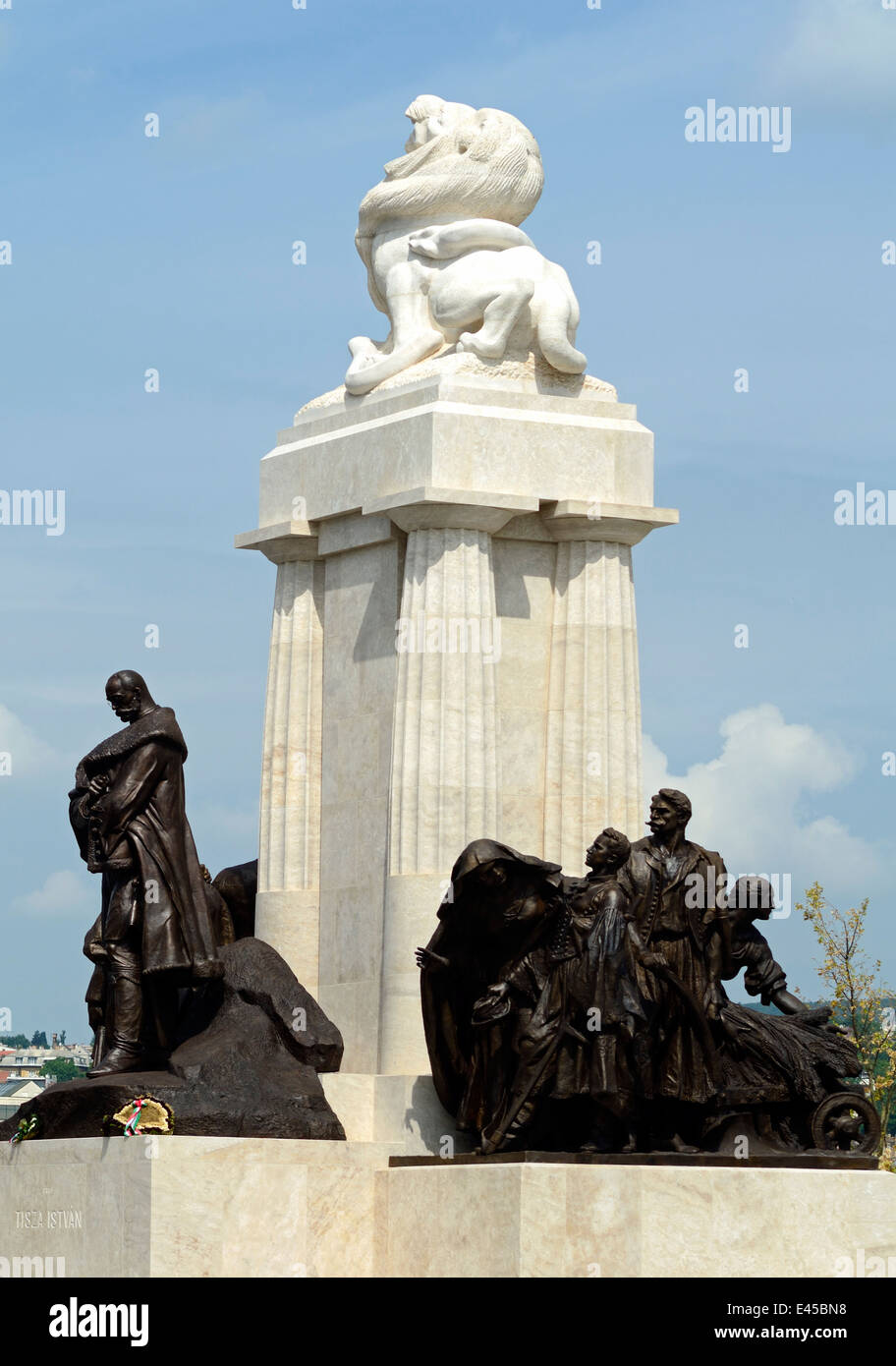 Ungheria Budapest rinnovato Kossuth Lajos Square Conte Tisza Istvan statua Foto Stock