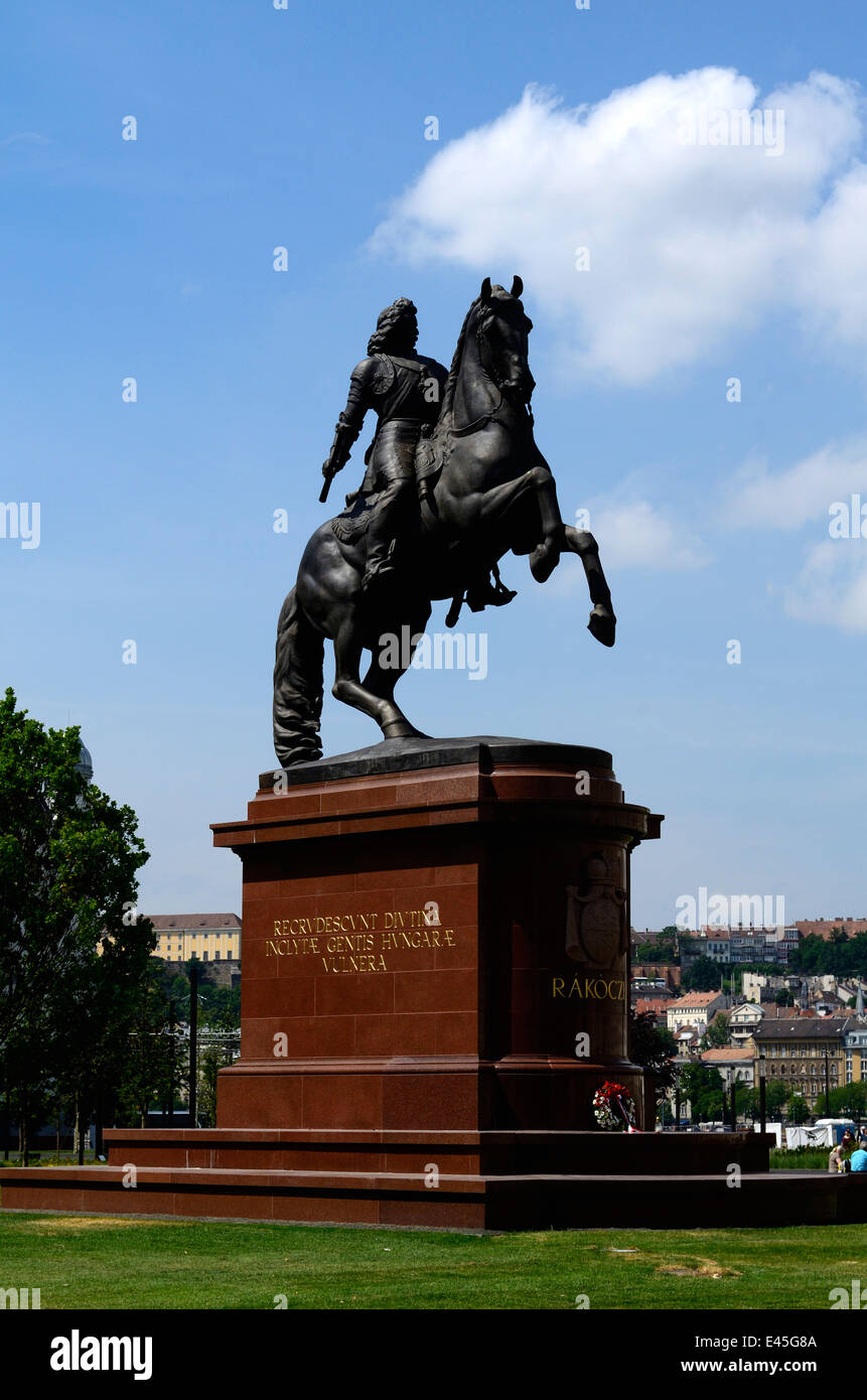 Ungheria Budapest la rinnovata Kossuth Lajos piazza la statua equestre di II Rakoczi Ferenc Foto Stock