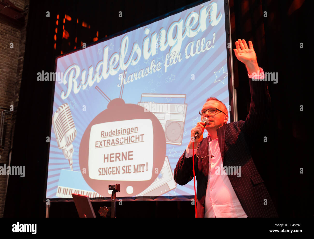 David Rauterberg conduce 'Rudelsingen', persone provenienti insieme per cantare a 'Extraschicht' - annuale notte di cultura industriale Foto Stock