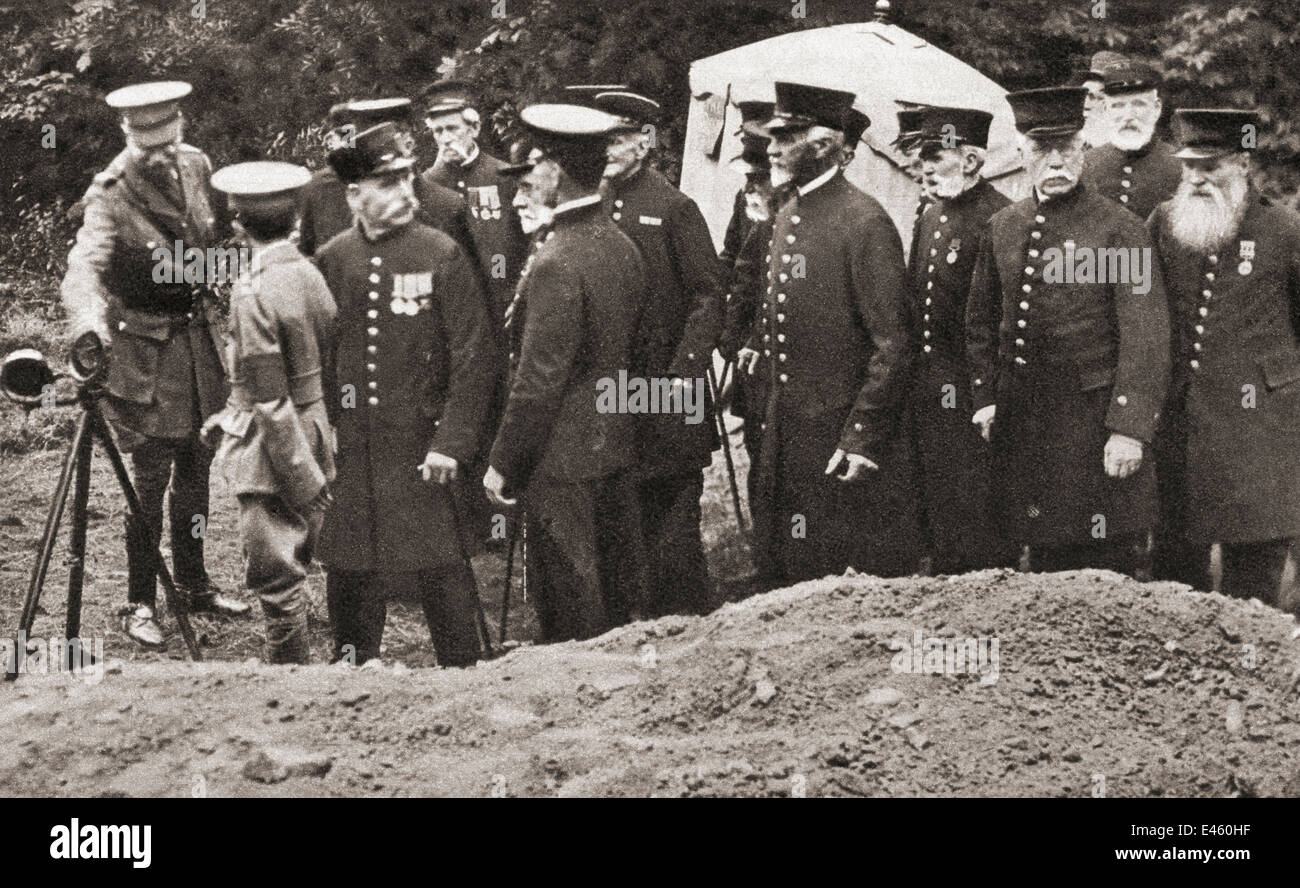 Le modifiche apportate in guerra essendo spiegato ai veterani dal colonnello Ashley Foto Stock