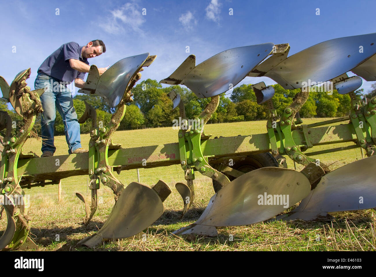 Coltivatore Aratro modifica cesoie sul vomere, Hertfordshire, Regno Unito Foto Stock
