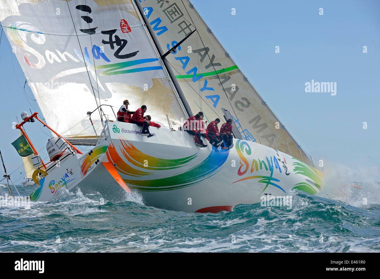 VO70 'Sanya' off gli aghi ad ovest dell'Isola di Wight durante RORC Rolex Fastnet Race, Inghilterra, Agosto 2011. Tutti i non-usi editoriali deve essere eliminato singolarmente. Foto Stock