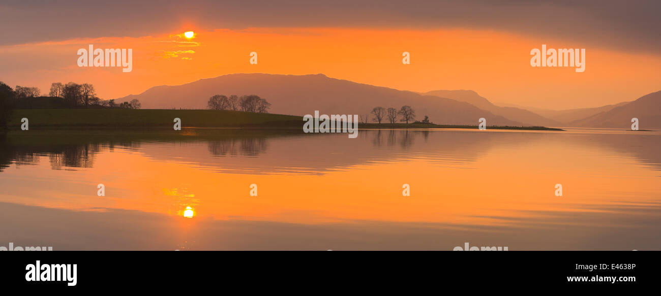 Tramonto sul Loch Linnhe, Port Appin, nr Oban, Argyll, Scotland, Regno Unito Foto Stock