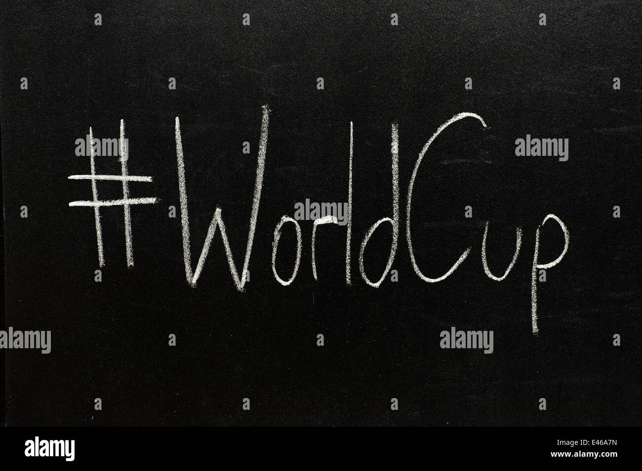 La Coppa del Mondo hashtag scritto su una lavagna a fogli mobili in bianco gesso. Foto Stock