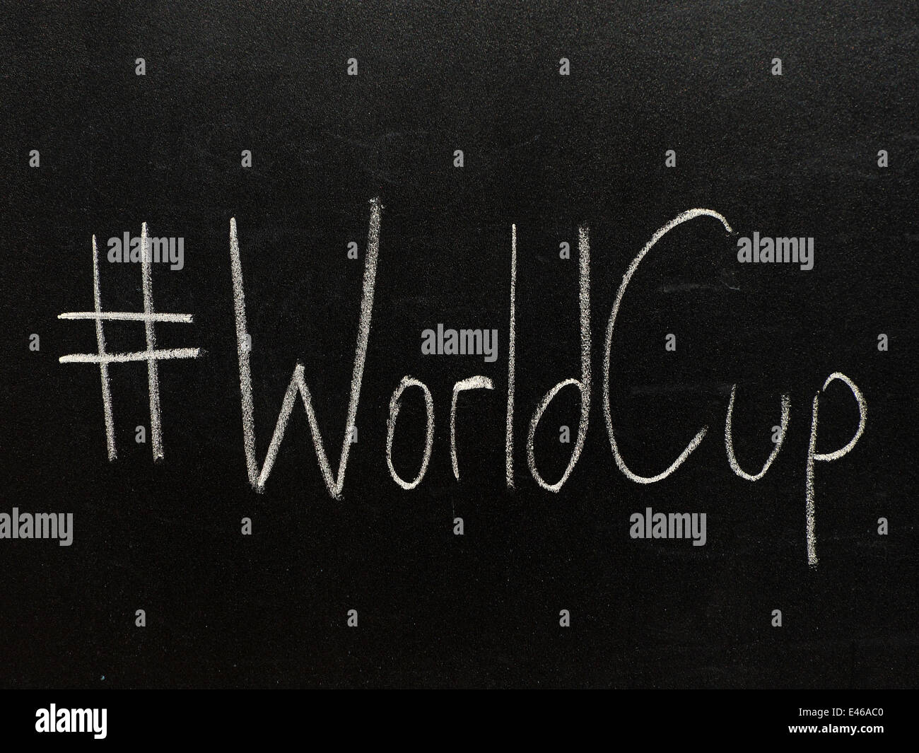 La Coppa del Mondo hashtag scritto su una lavagna a fogli mobili in bianco gesso. Foto Stock