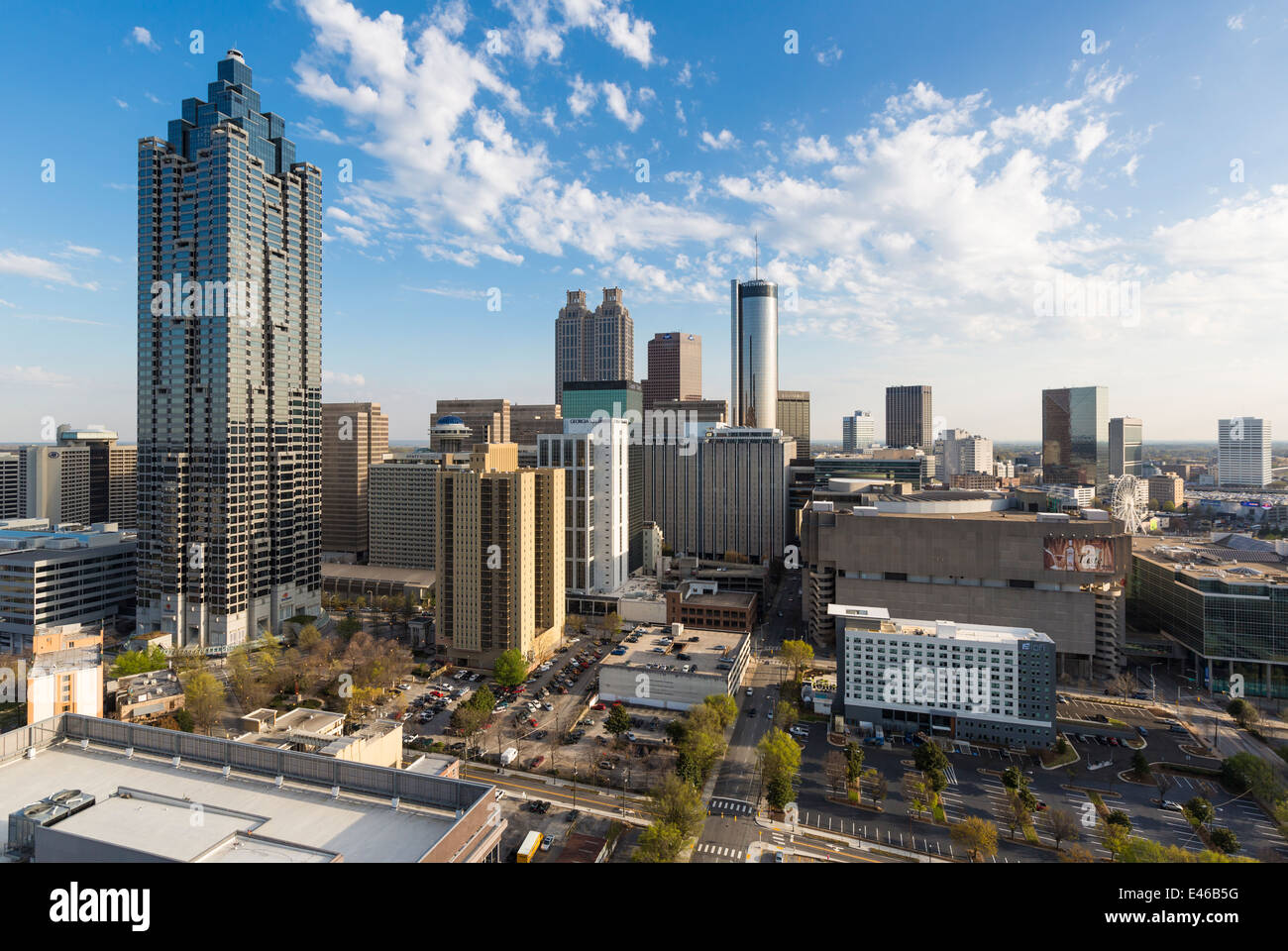 Vista in elevazione sopra il centro cittadino di Atlanta skyline, Georgia, Stati Uniti d'America Foto Stock