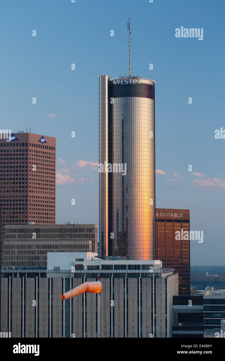 Vista in elevazione sopra il centro cittadino di Atlanta skyline, Georgia, Stati Uniti d'America Foto Stock
