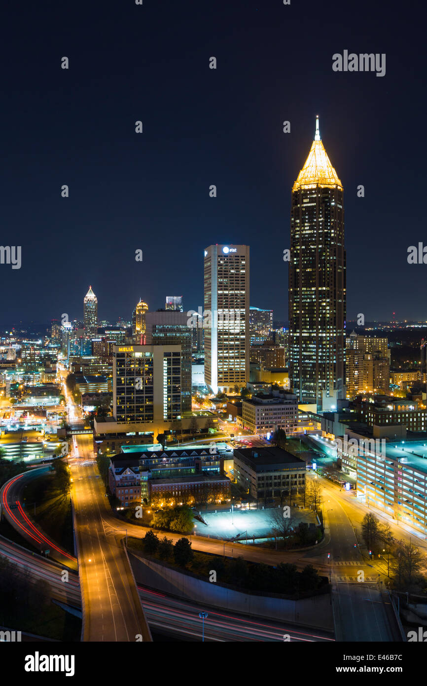 Vista in elevazione, Interstate 85 e Midtown skyline di Atlanta, Georgia, Stati Uniti d'America Foto Stock