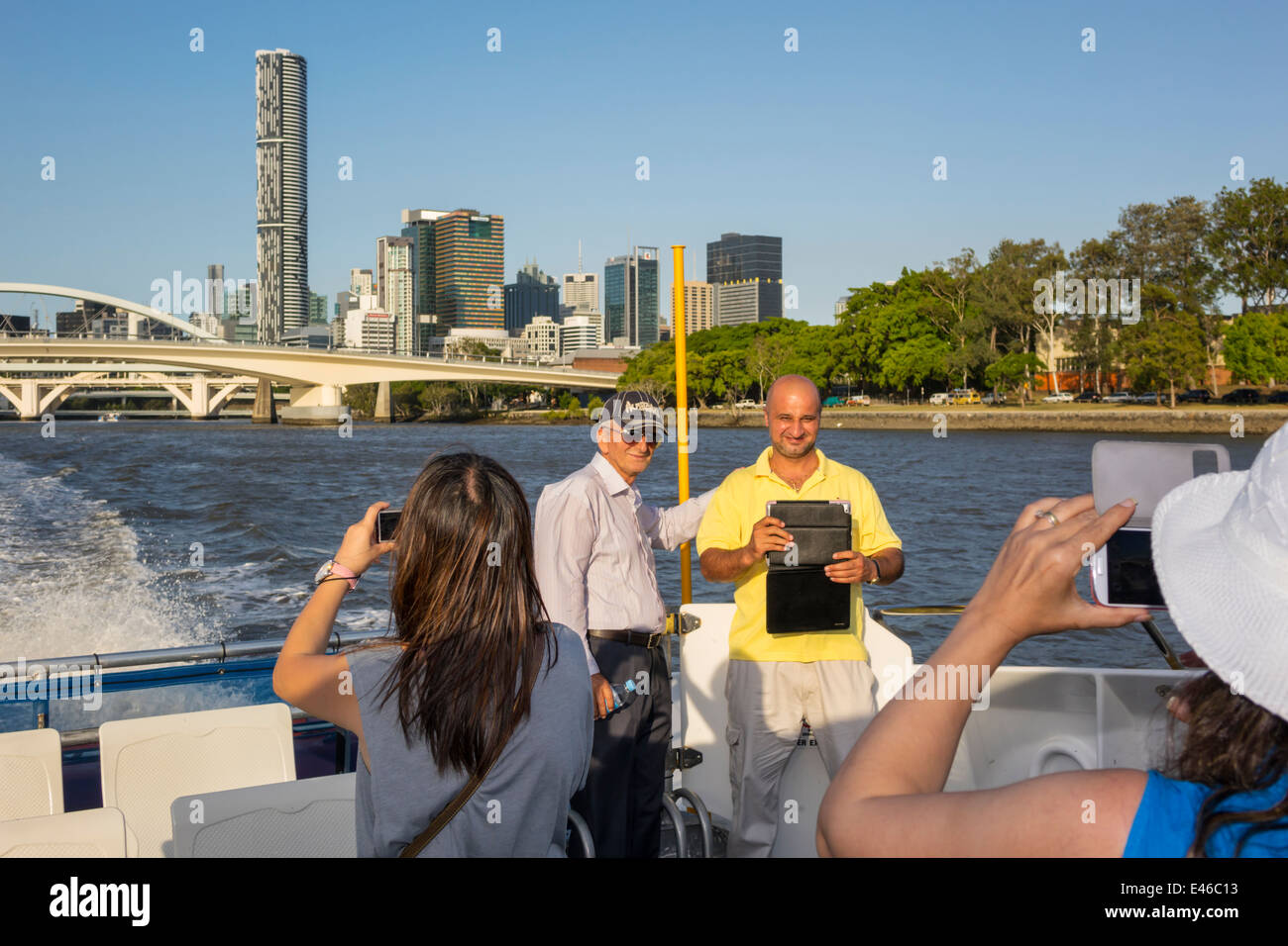 Brisbane Australia, Queensland CBD, skyline della città, grattacieli, edifici, CityCat, traghetto, barca, TransLink, Trans link, trasporti pubblici, passeggeri Foto Stock