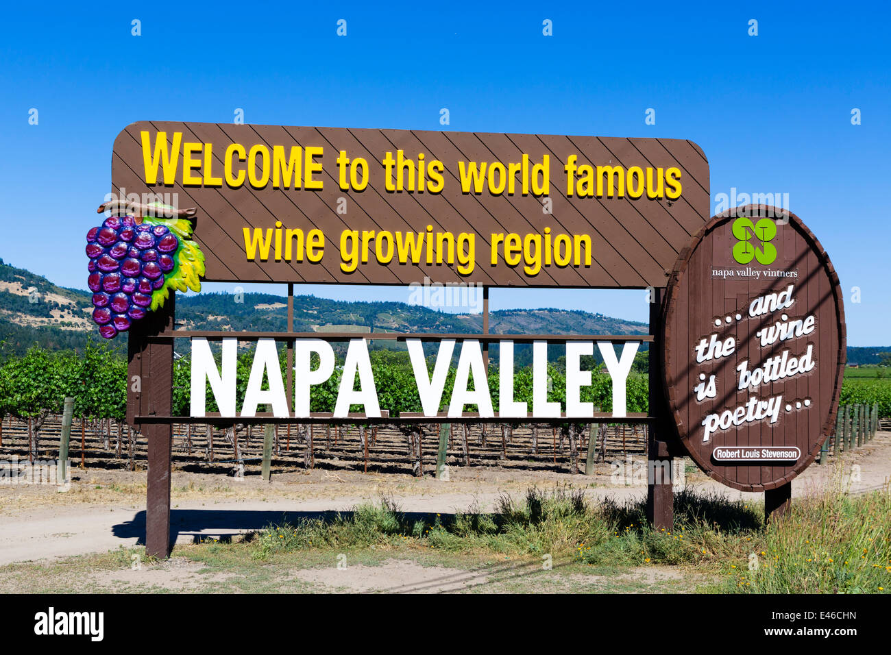 Segno di benvenuto a nord di St Helena nella Napa Valley Wine Country, nel nord della California, Stati Uniti d'America Foto Stock