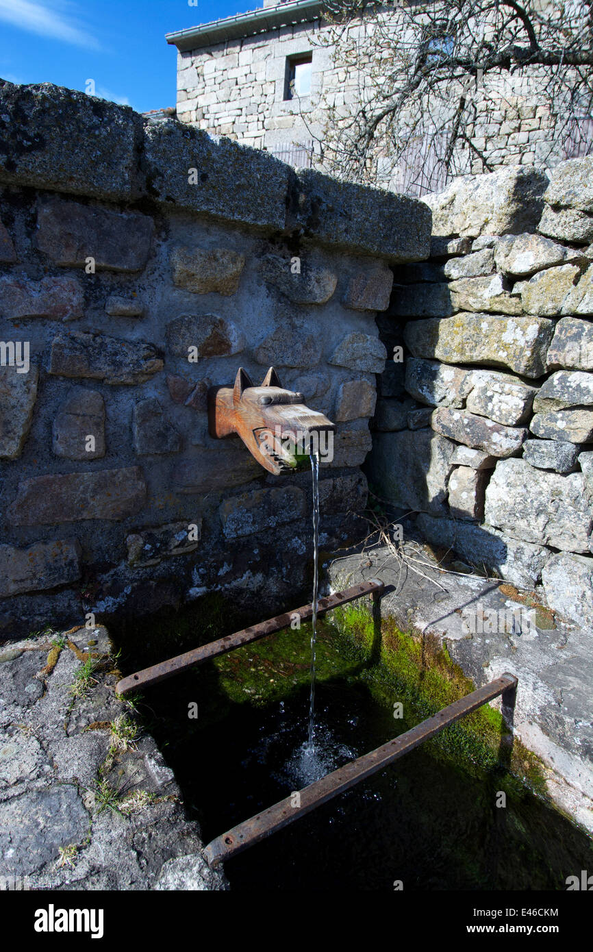 Fontana chiamato la Bestia di Gevaudan presso il villaggio di Auvers, Haute Loire, Auvergne, Francia Foto Stock
