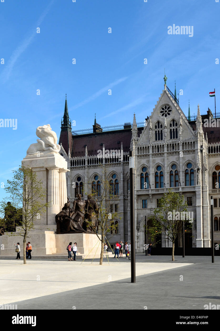 Ungheria Budapest rinnovato Kossuth Lajos Square Conte Tisza Istvan statua Foto Stock