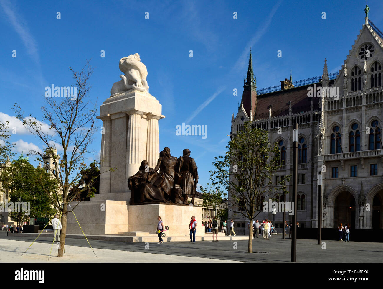Ungheria Budapest rinnovato Kossuth Lajos Square Conte Tisza Istvan statua Foto Stock