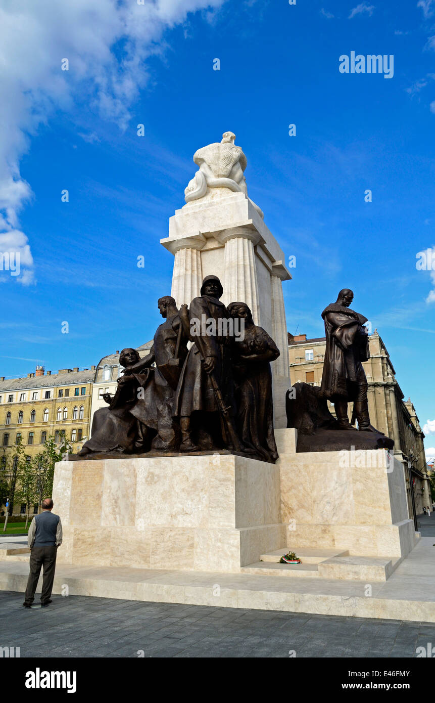 Ungheria Budapest rinnovato Kossuth Lajos Square Conte Tisza Istvan statua Foto Stock