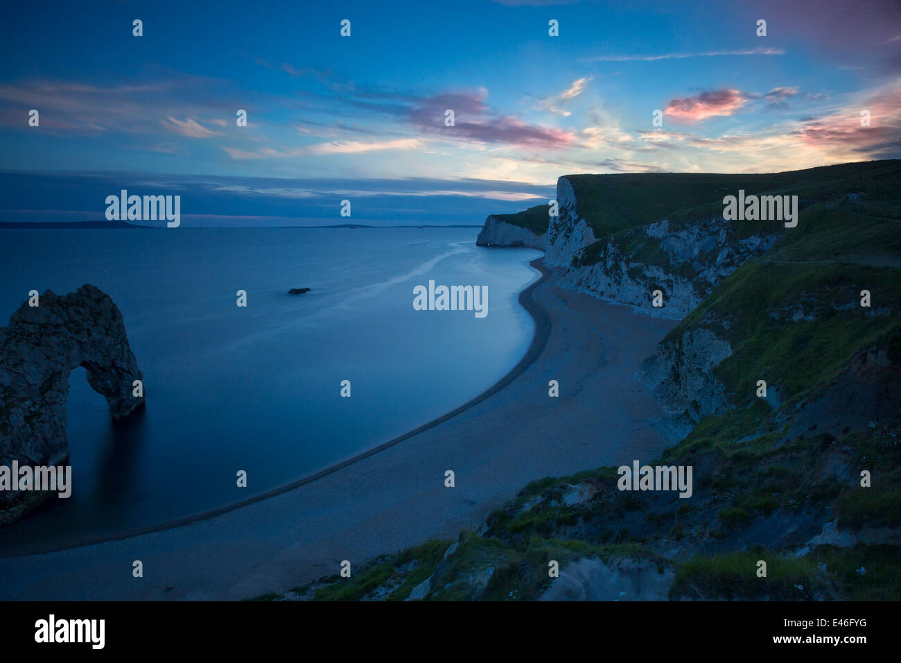 Twilight su Durdle porta e la Jurassic Coast, Dorset, Inghilterra Foto Stock