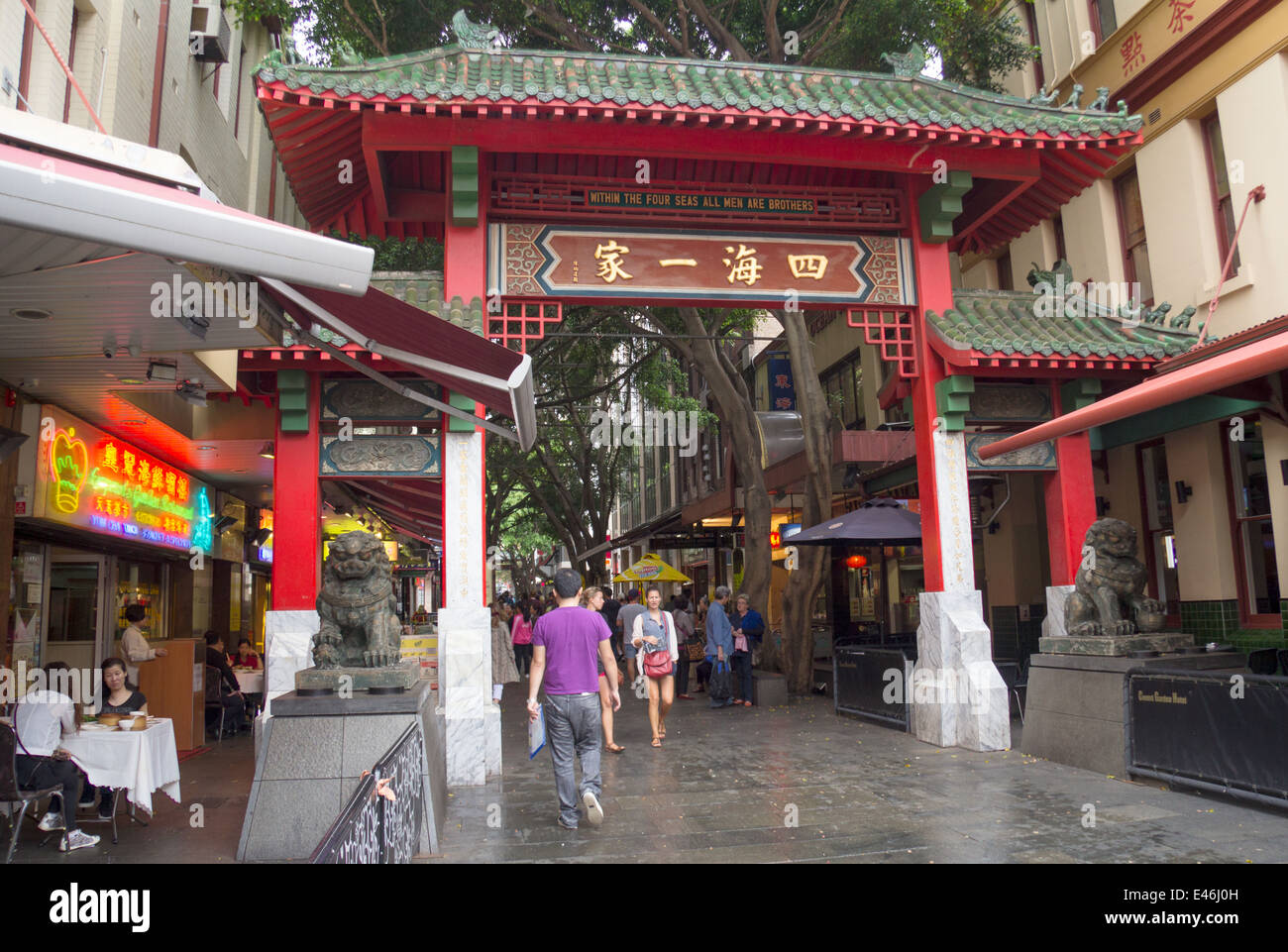 Sydney, Australia - 15 marzo 2013:: chinatown gate (paifang) su dixon street. Sydney ha la più grande Chinatown in australia Foto Stock