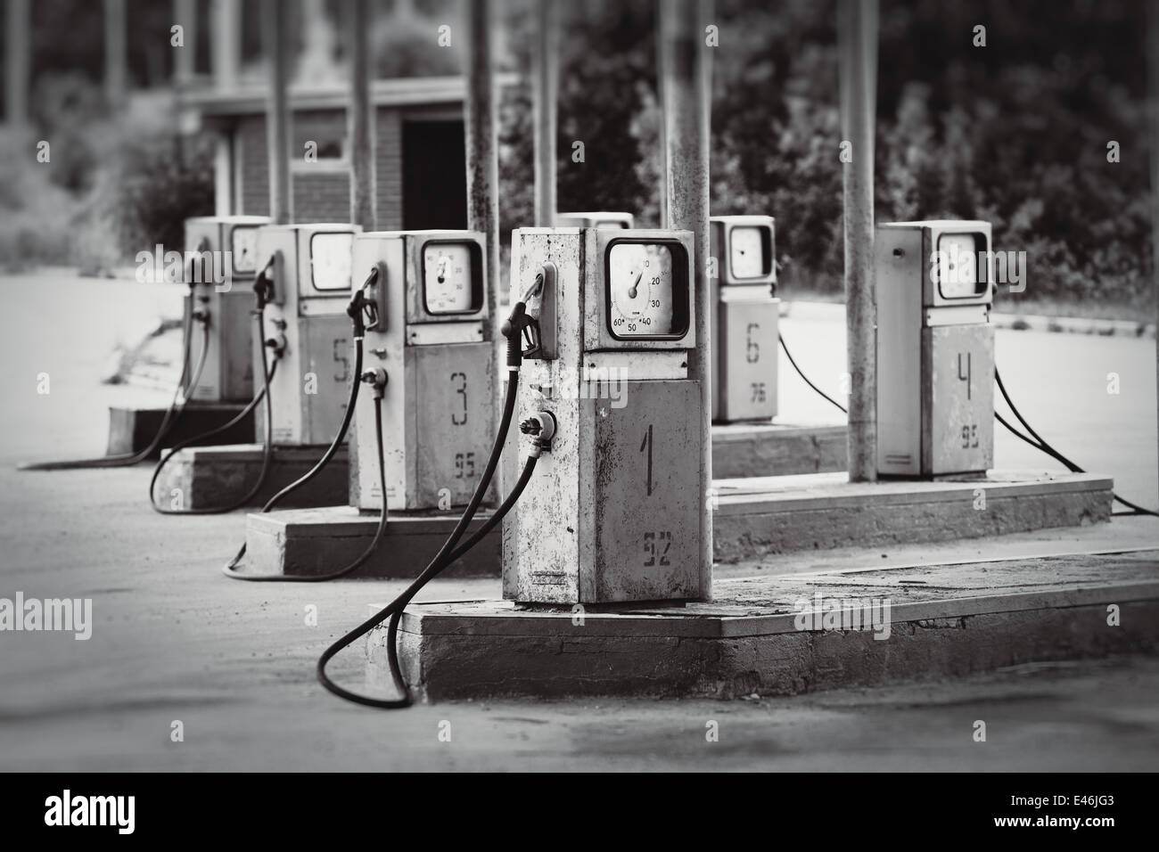 Vecchia Stazione di rifornimento di carburante. In stile retrò colori. Foto Stock