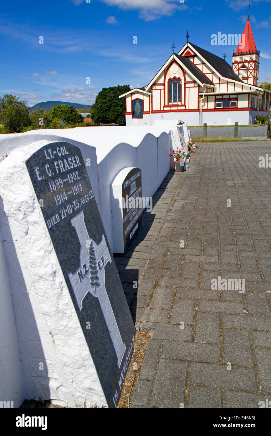 Sopra le tombe di massa a St la fede della Chiesa Anglicana, sulle rive del lago Rotorua Foto Stock