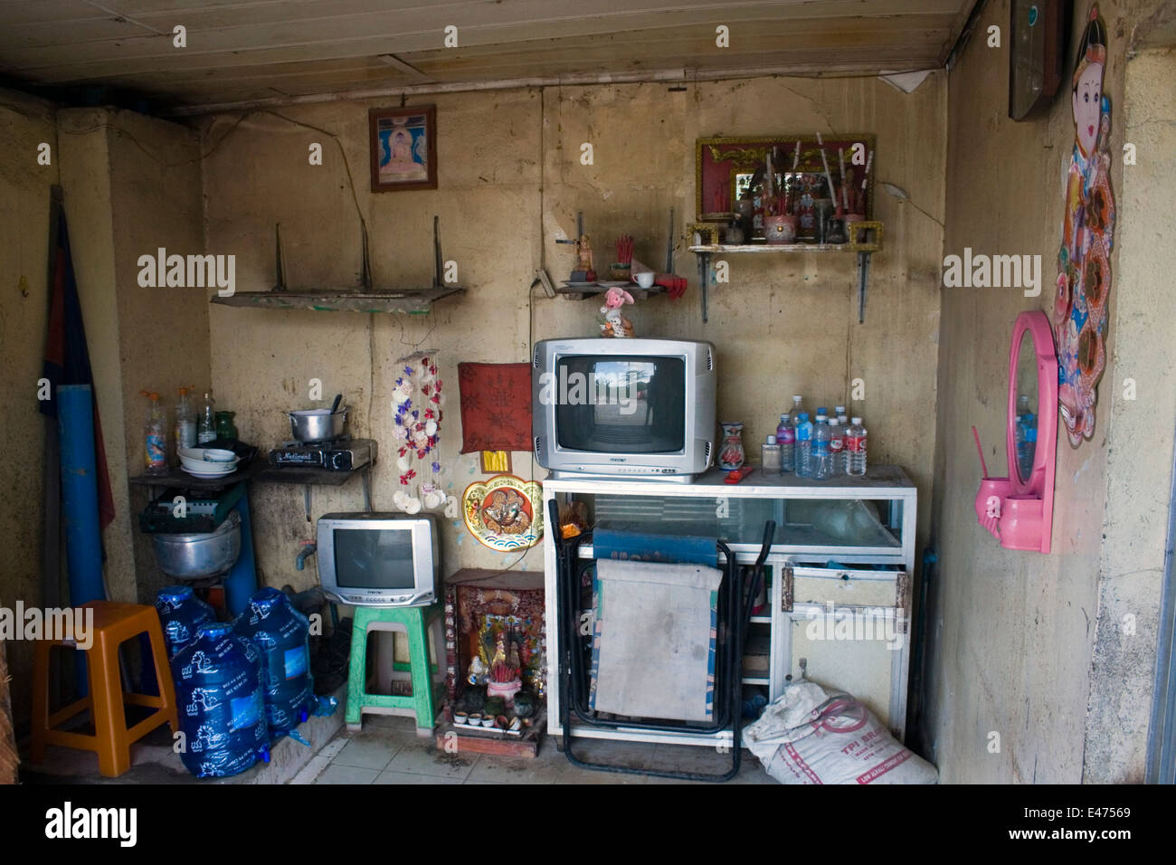Un piccolo appartamento serve come alloggiamento per le persone che vivono in prossimità di un zona di sfratto vicino Boeung Kak lago in Phnom Penh Cambogia. Foto Stock