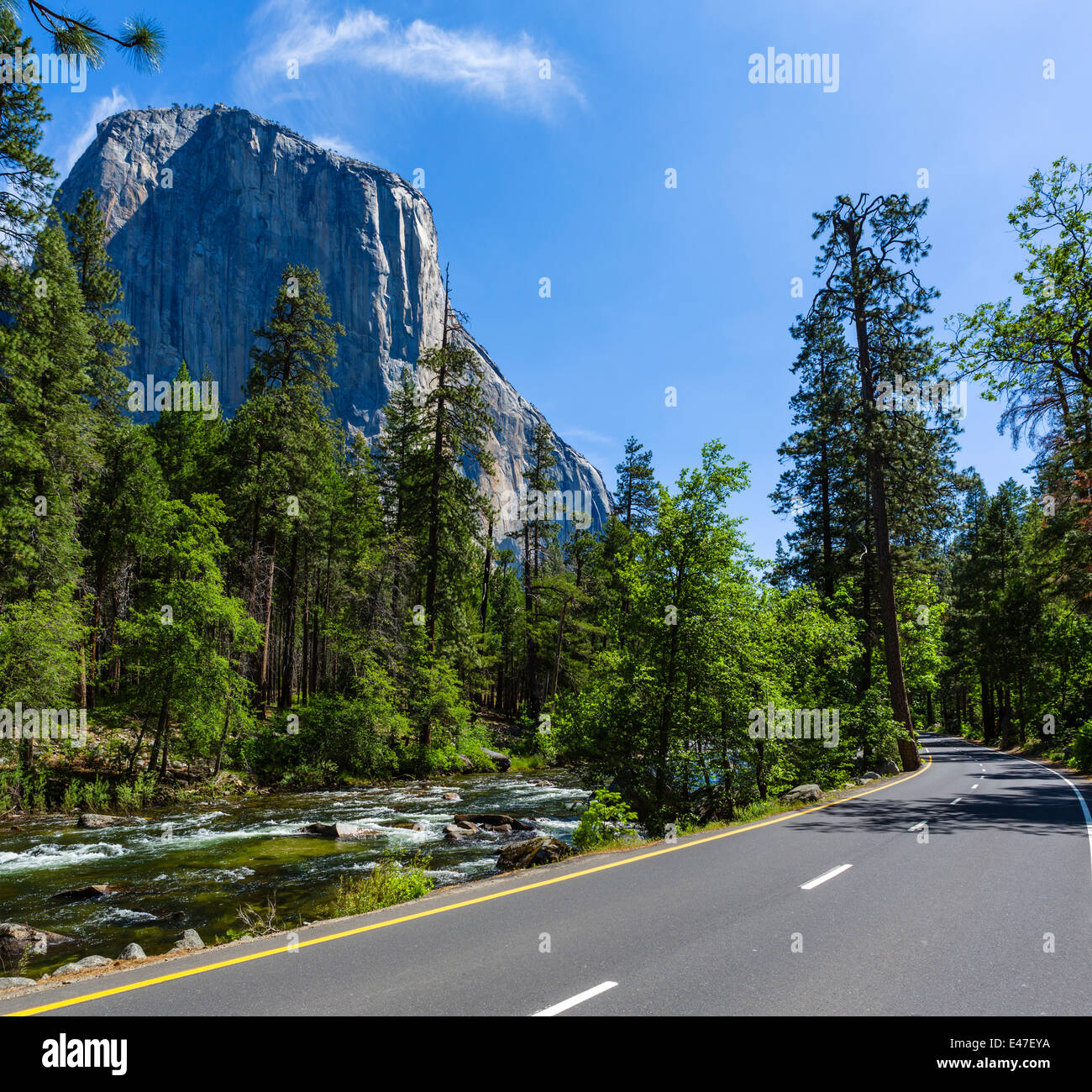 Merced River e El Capitan di Southside Drive nella Yosemite Valley, del Parco Nazionale Yosemite, nel nord della California, Stati Uniti d'America Foto Stock