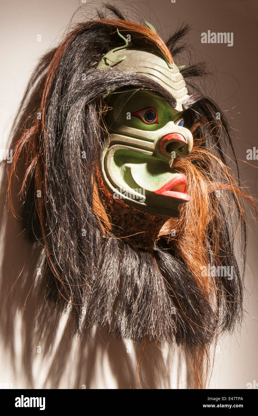 Prima Nazione haida nativo di legno intagliato maschera cerimoniale arte u'mista centro culturale, Alert Bay, British Columbia, Canada. Foto Stock