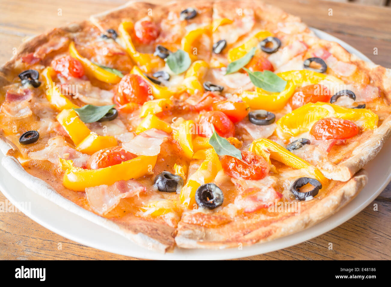 Grandi dimensioni di freschi fatti in casa, pizza stock photo Foto Stock