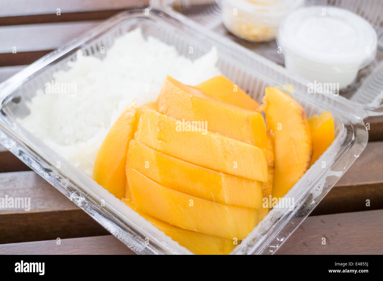 Tropical box dessert dolce di mango e riso appiccicoso, stock photo Foto Stock